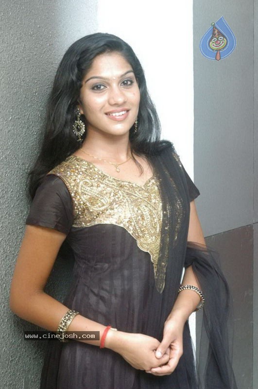 Tamil Actress Rama Stills - 26 / 56 photos