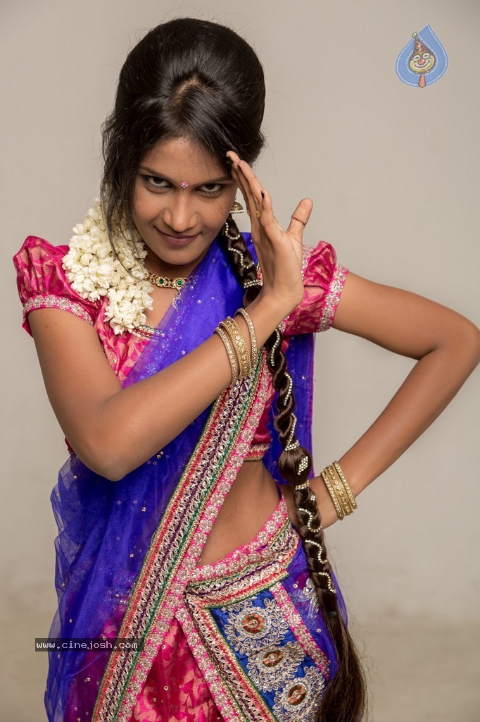 Tamil Actress Suhasini Hot Stills - 21 / 28 photos