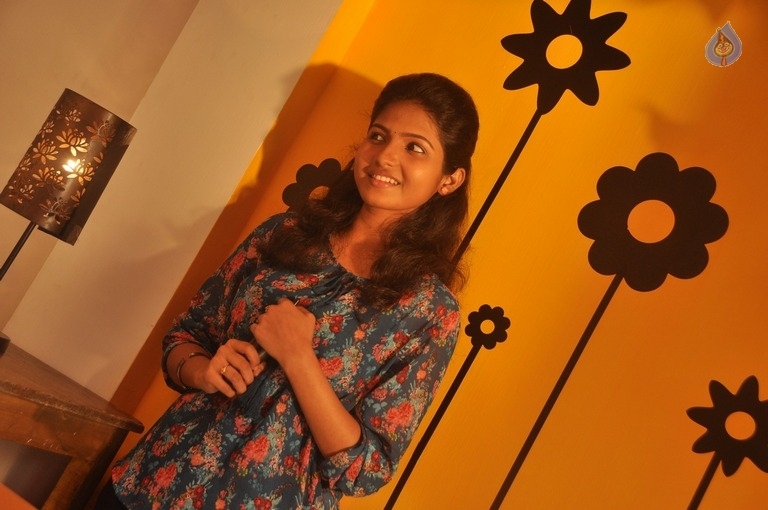 Tamil Actress Venba Photos - 5 / 8 photos