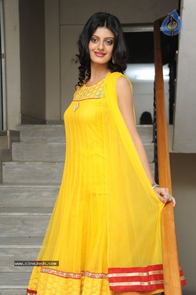 Tanishq Tiwari Stills - 17 / 92 photos