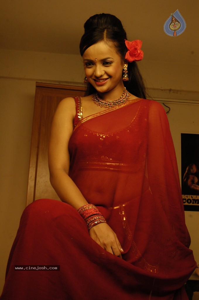 Tanu Roy Hot Photos - 50 / 57 photos