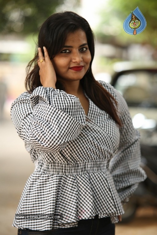 Tanuja Naidu New Pics - 12 / 31 photos