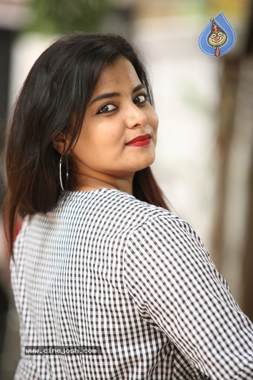 Tanuja Naidu New Pics - 16 / 31 photos
