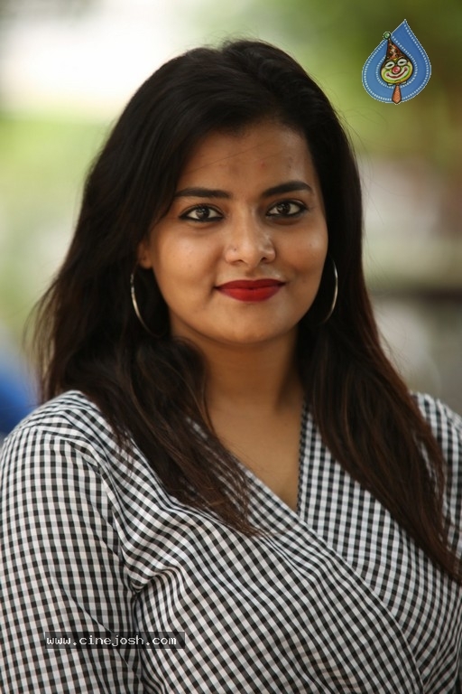 Tanuja Naidu New Pics - 23 / 31 photos