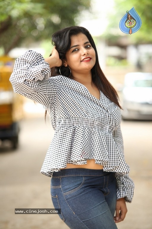 Tanuja Naidu New Pics - 28 / 31 photos