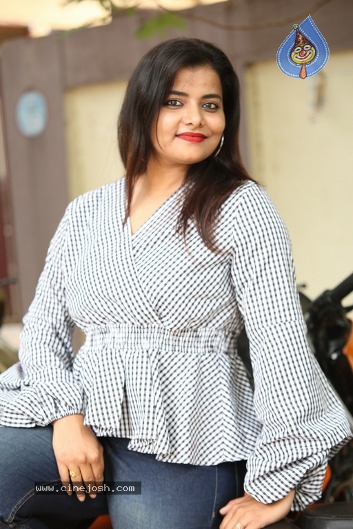 Tanuja Naidu New Pics - 29 / 31 photos