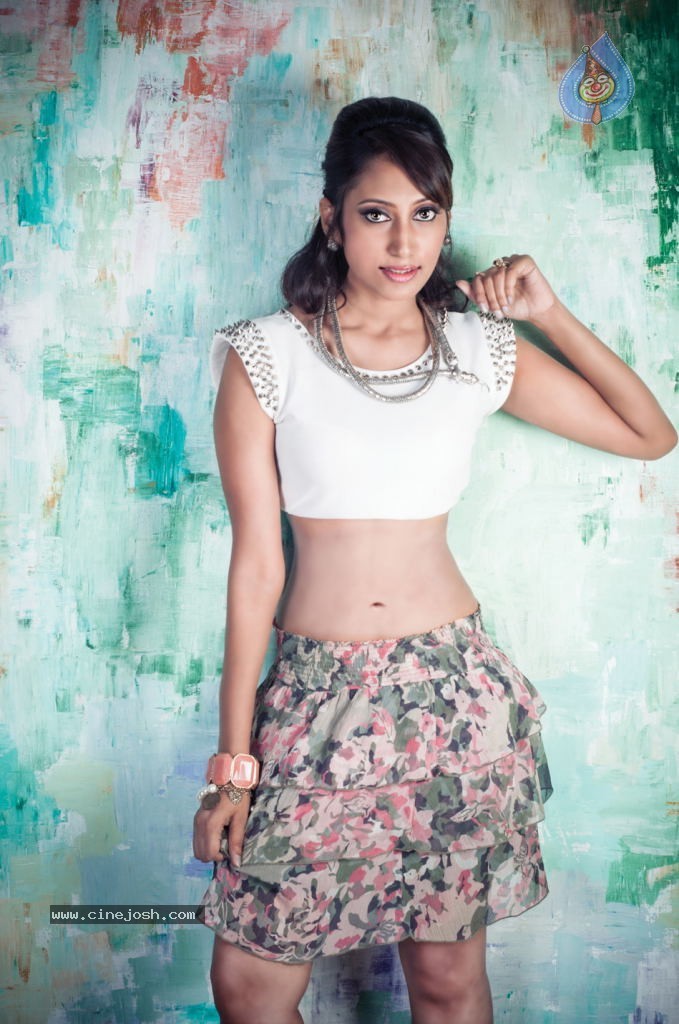 Tanujaa Hot Stills - 2 / 10 photos