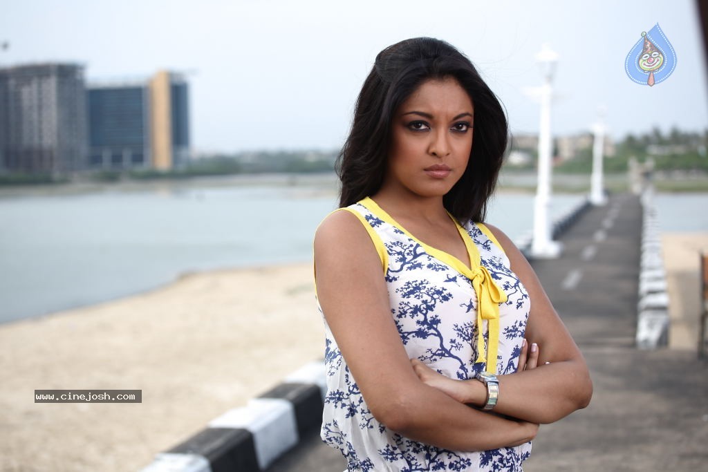 Tanushree Dutta New Stills  - 5 / 33 photos