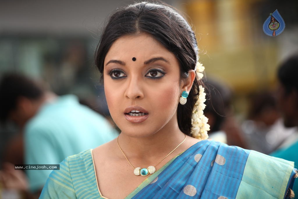 Tanushree Dutta New Stills  - 15 / 33 photos
