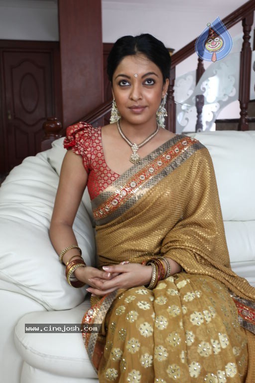 Tanushree Dutta New Stills  - 16 / 33 photos