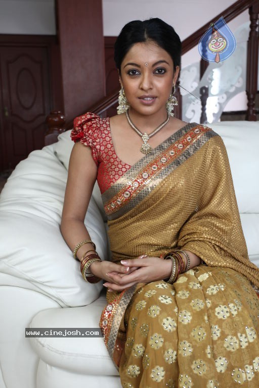 Tanushree Dutta New Stills  - 28 / 33 photos