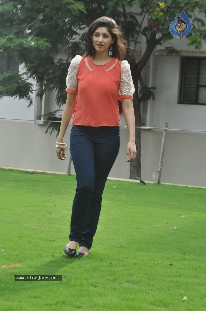 Tanvi Vyas Latest Photos - 43 / 205 photos