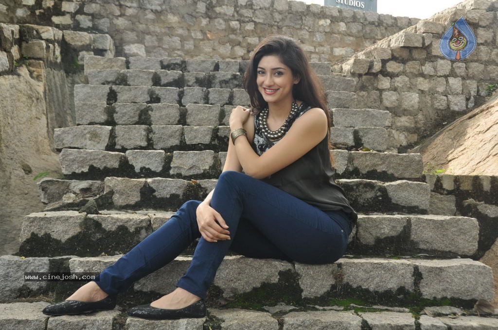 Tanvi Vyas Latest Photos - 50 / 205 photos
