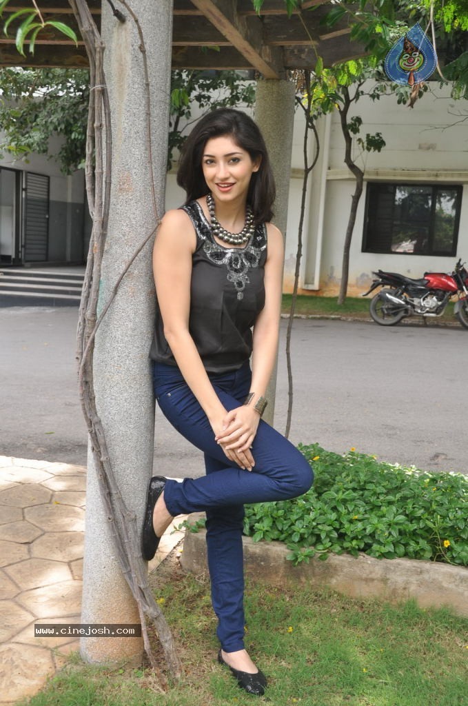 Tanvi Vyas Latest Photos - 124 / 205 photos