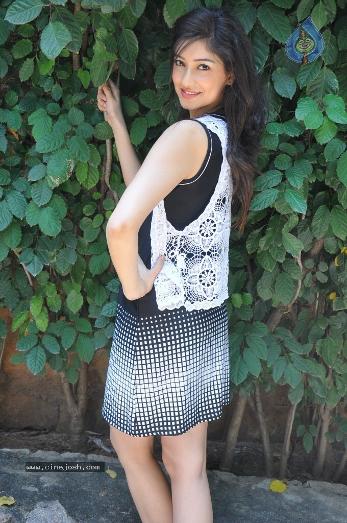 Tanvi Vyas New Gallery - 55 / 118 photos