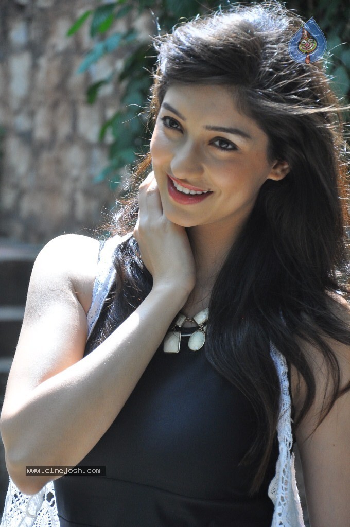 Tanvi Vyas New Gallery - 71 / 118 photos