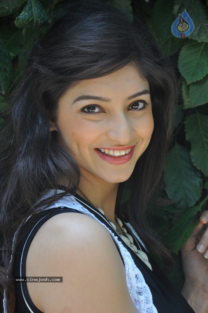 Tanvi Vyas New Gallery - 98 / 118 photos