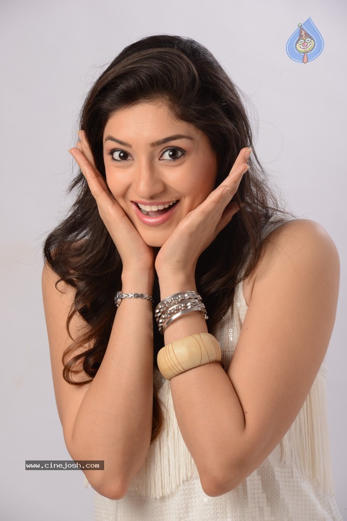 Tanvi Vyas New Gallery - 33 / 99 photos