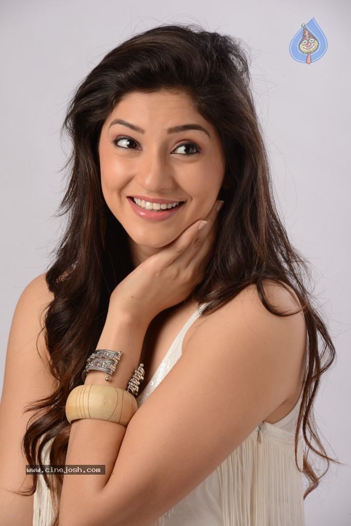 Tanvi Vyas New Gallery - 38 / 99 photos
