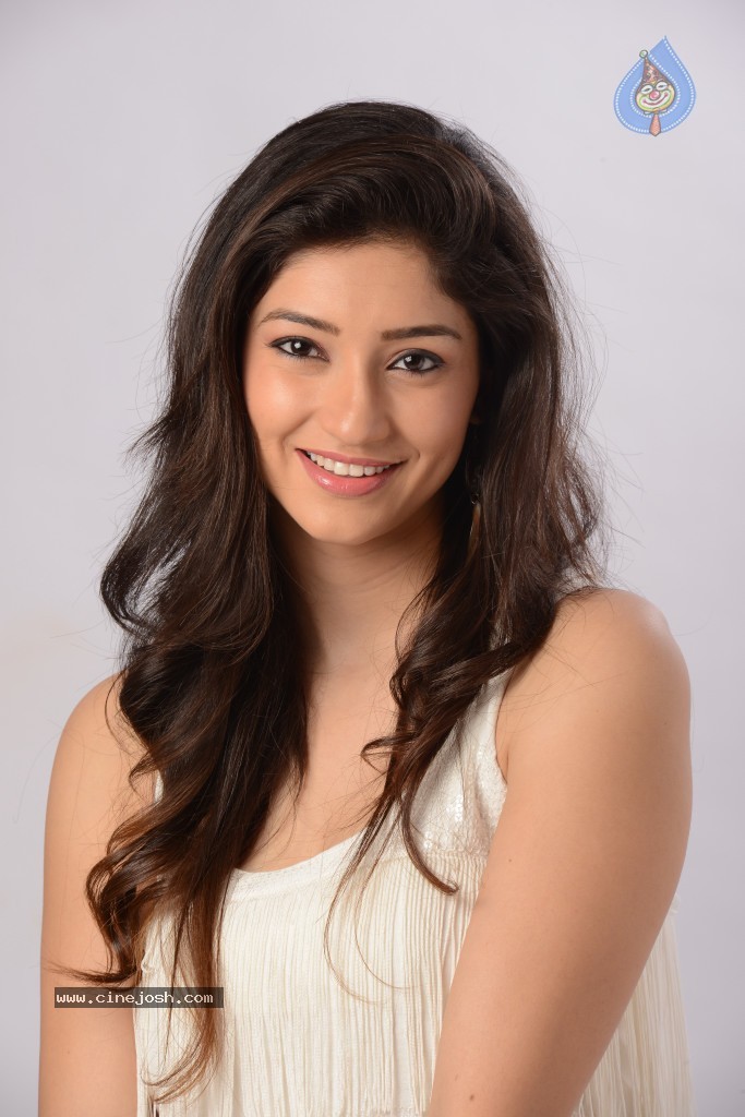 Tanvi Vyas New Gallery - 39 / 99 photos