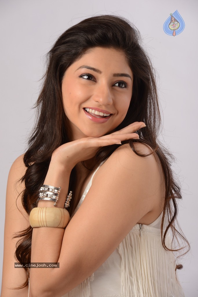 Tanvi Vyas New Gallery - 75 / 99 photos