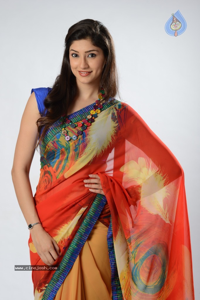 Tanvi Vyas Photo Gallery - 25 / 39 photos