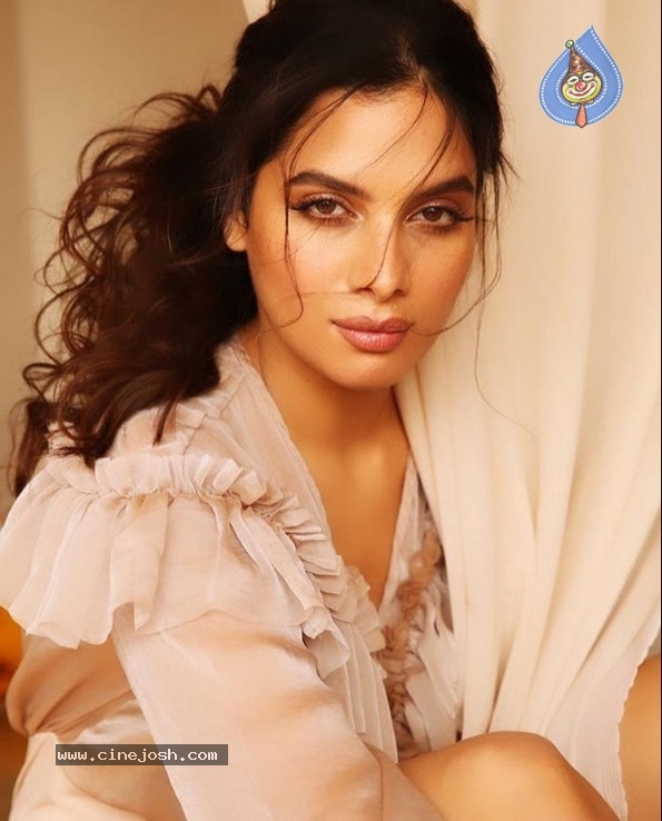 Tanya Hope New Photos - 1 / 13 photos