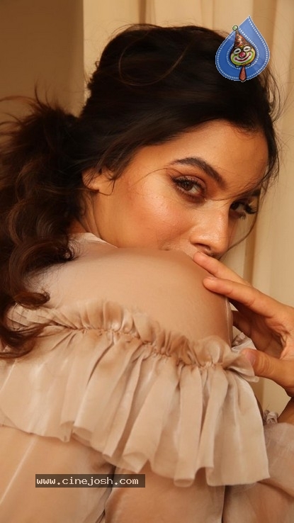 Tanya Hope New Photos - 7 / 13 photos