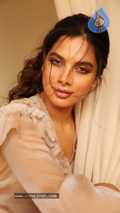 Tanya Hope New Photos - 8 / 13 photos