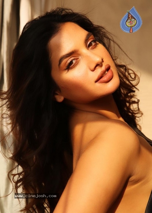 Tanya Hope New Photos - 9 / 13 photos