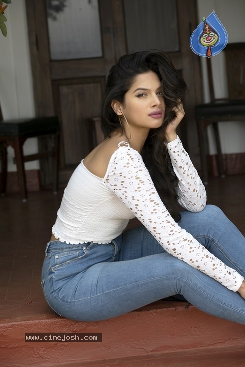  Tanya Hope New Stills - 2 / 21 photos