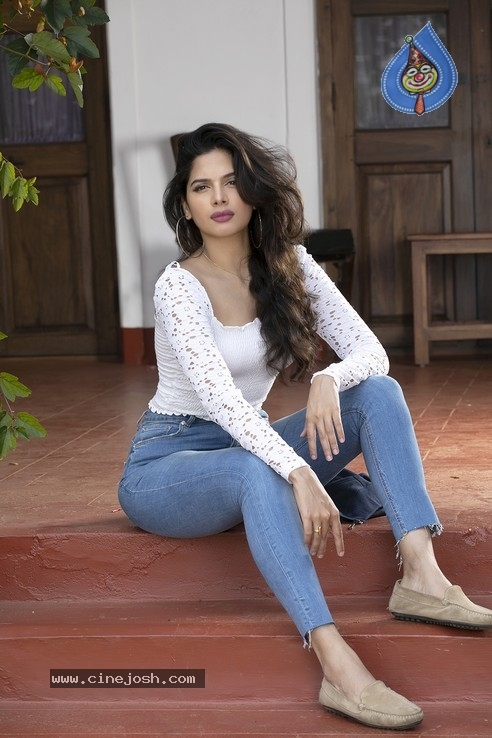  Tanya Hope New Stills - 7 / 21 photos