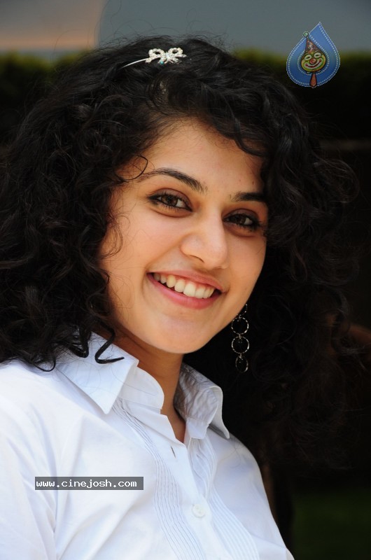 Tapsee Stills - 3 / 35 photos