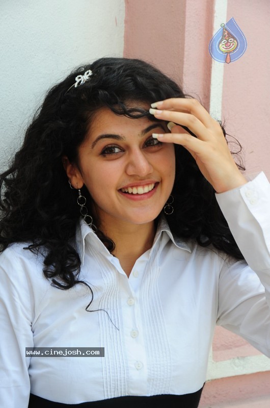 Tapsee Stills - 6 / 35 photos