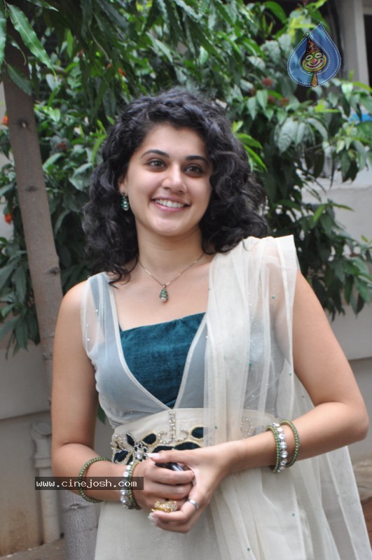 Tapsee Latest Gallery - 15 / 64 photos