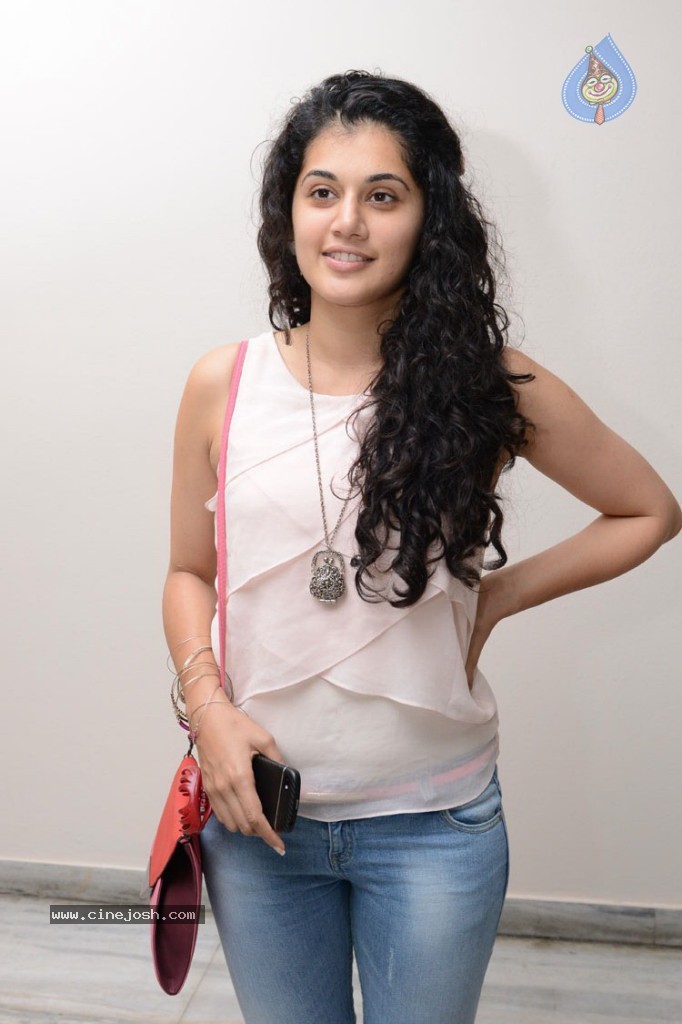 Tapsee Latest Pics - 15 / 29 photos