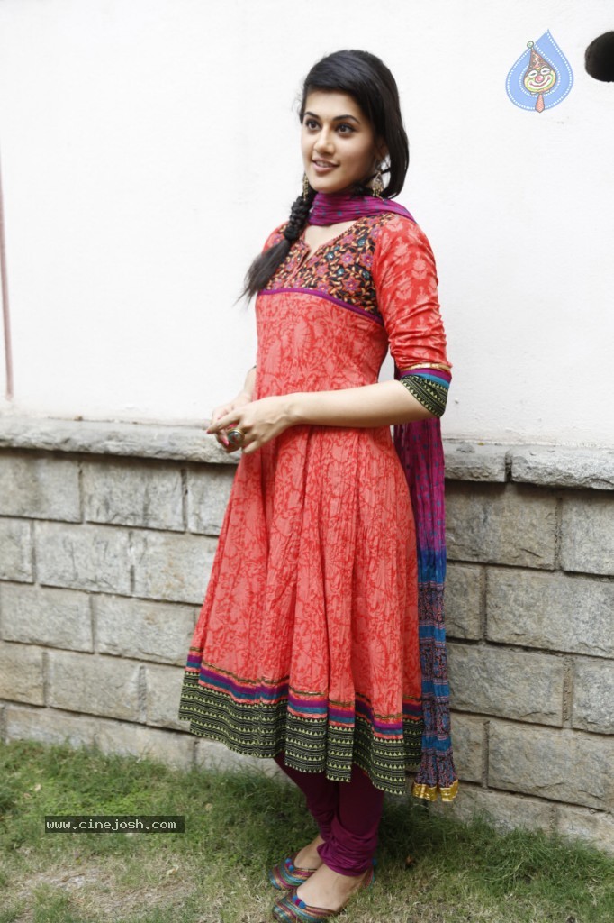Tapsee New Photos - 20 / 45 photos