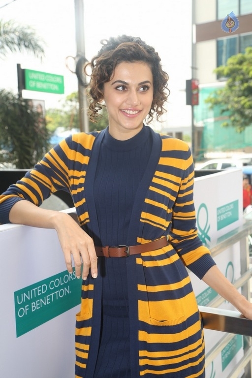 Taapsee Pannu New Pics - 1 / 15 photos
