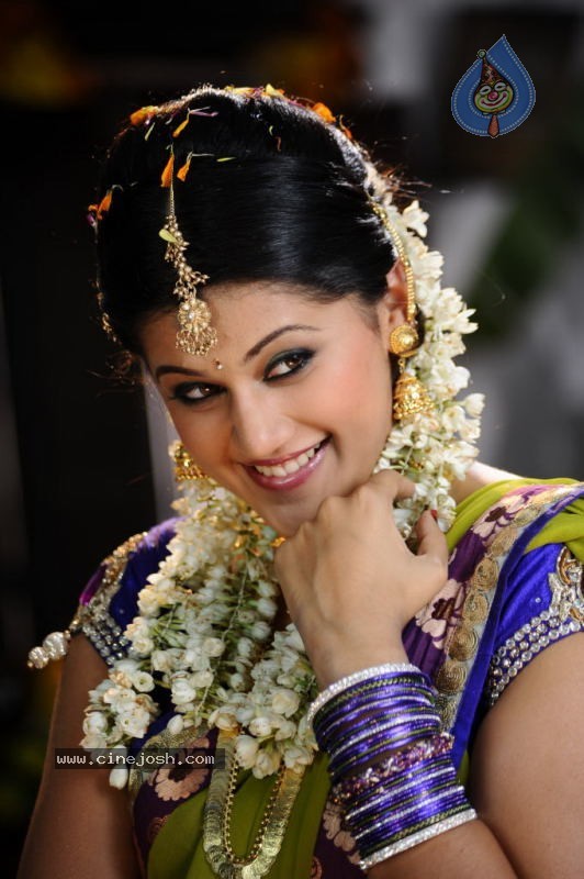 Tapsee Photos - 29 / 98 photos