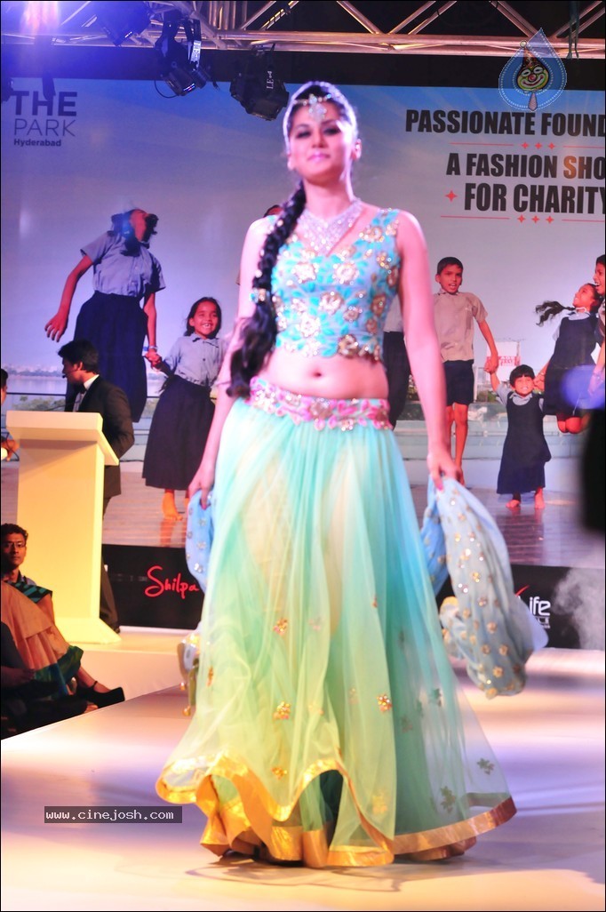 Tapsee Ramp Walk Photos - 28 / 31 photos
