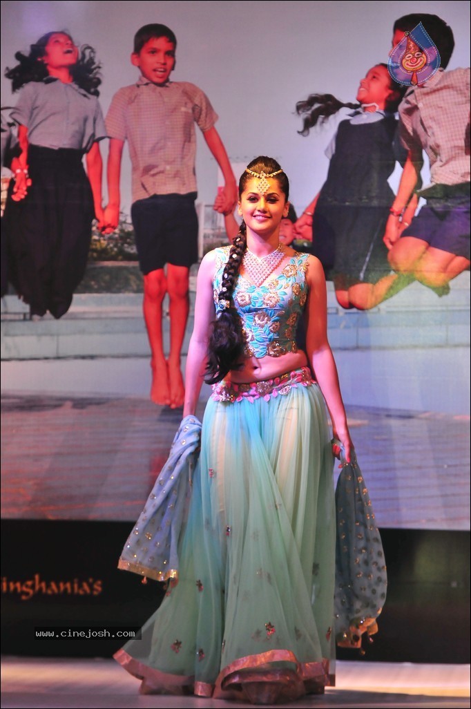Tapsee Ramp Walk Photos - 30 / 31 photos