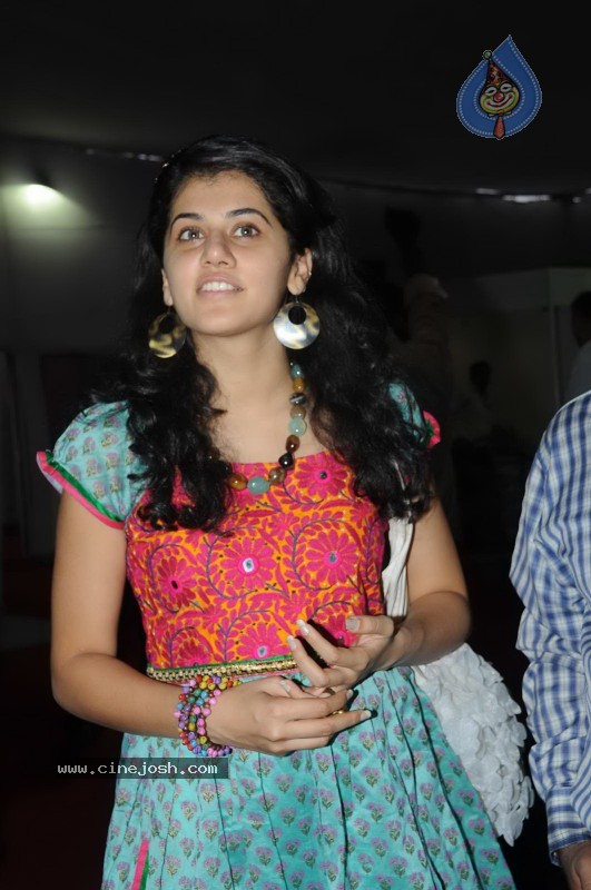 Tapsee visits Nizam College Grounds - 6 / 72 photos