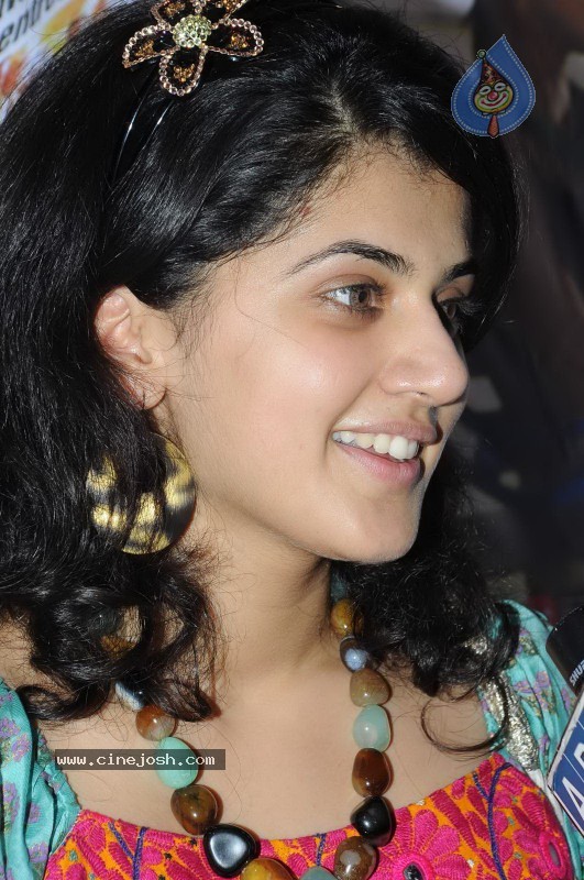 Tapsee visits Nizam College Grounds - 18 / 72 photos