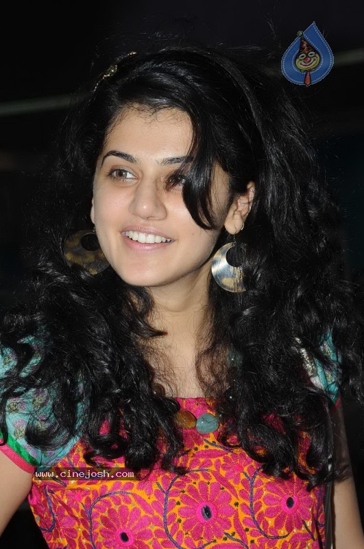 Tapsee visits Nizam College Grounds - 43 / 72 photos