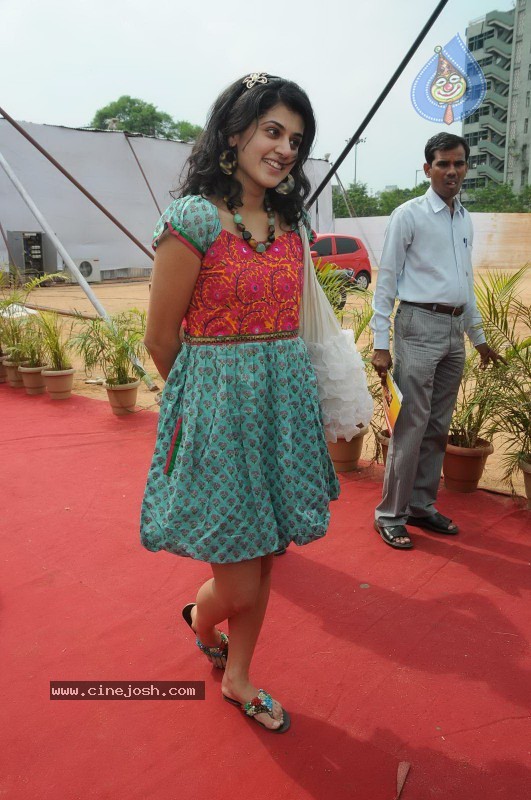 Tapsee visits Nizam College Grounds - 44 / 72 photos