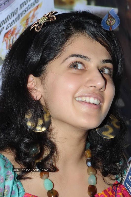 Tapsee visits Nizam College Grounds - 53 / 72 photos