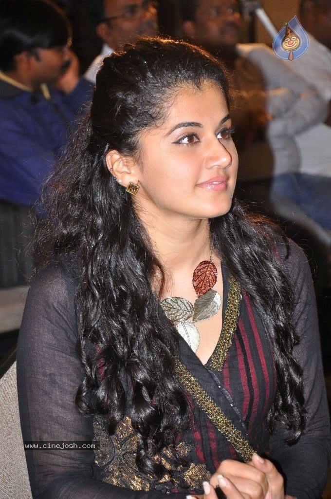 Tapsi New Stills - 6 / 64 photos