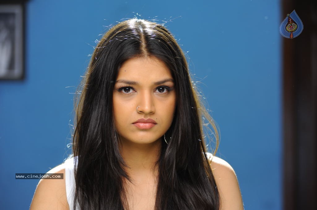 Tara Alisha Hot Stills - 50 / 58 photos