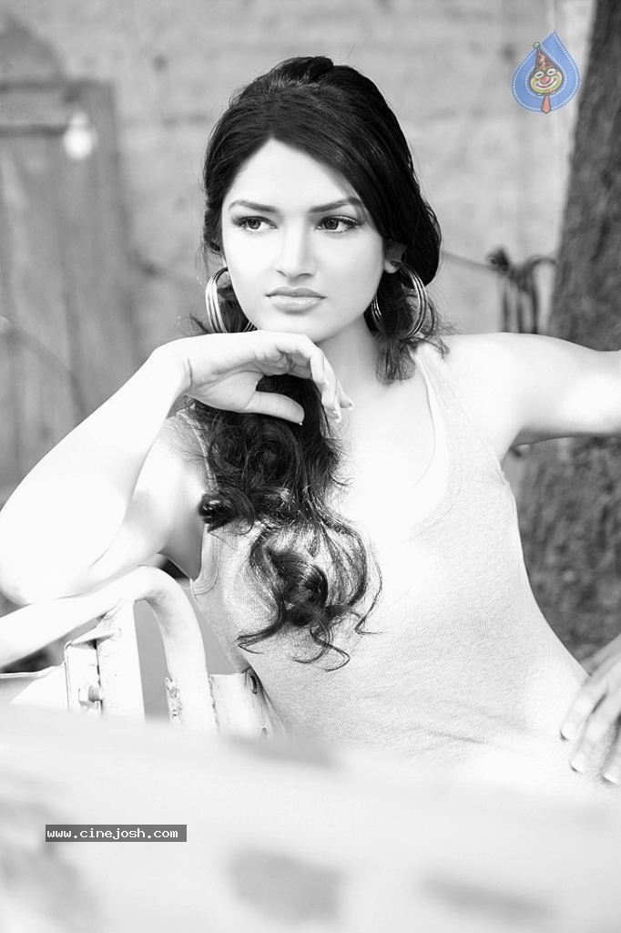 Tara Alisha Stills - 4 / 9 photos