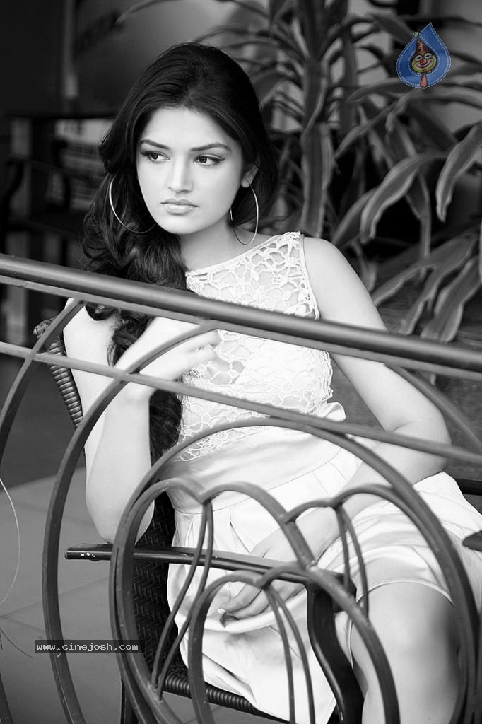 Tara Alisha Stills - 5 / 9 photos